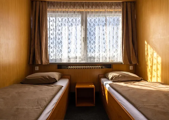 Hotel Zimni Stadion 2*