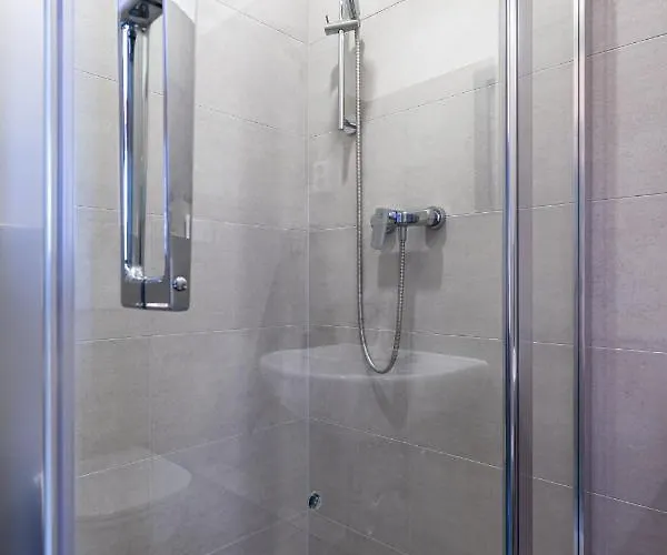 Zimni Stadion Otel 2*